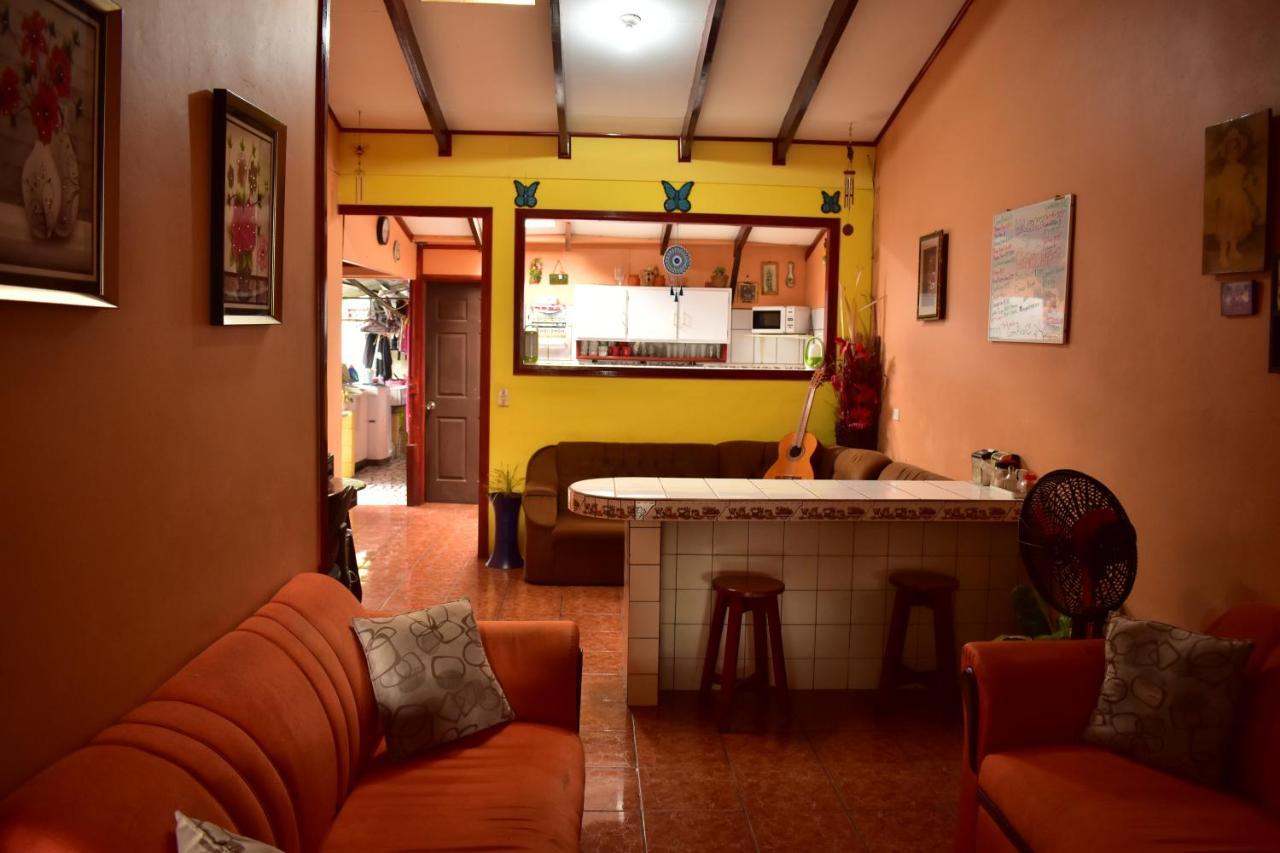 Casa Quepos Hotel Exterior photo
